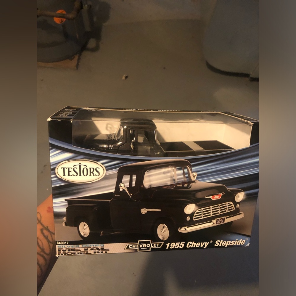 1955 Chevy Stepside Model Kit - Black